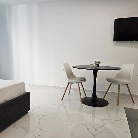 Nikis 20 Suites เอเธนส์ ภายนอก รูปภาพ